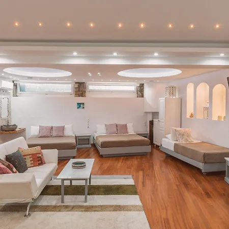 Konstantin & Апарт-отель Mykonos Town