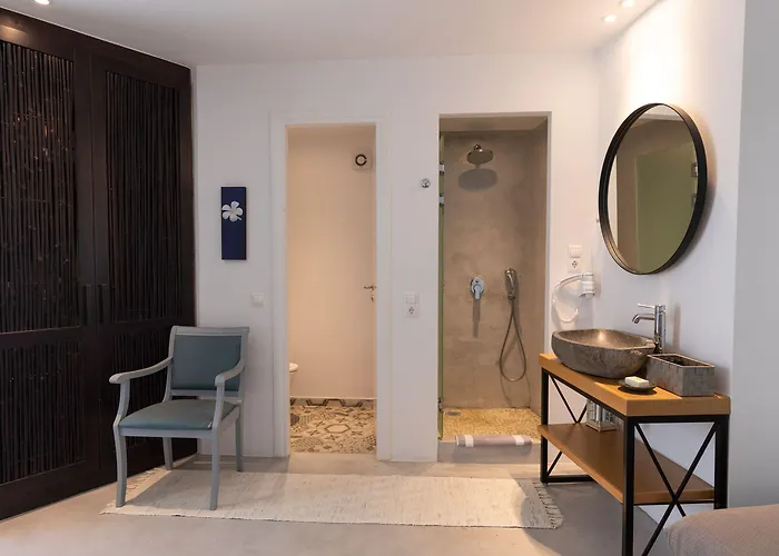 Konstantin & Mykonos Town