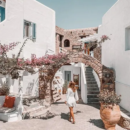 Ξενοδοχείο με διαμερίσματα Konstantin & 4*